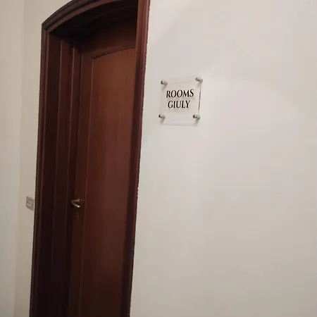 Palazzo Cusani Charming Konukevi 4*
