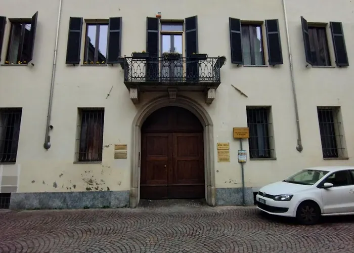 Palazzo Cusani Charming Pensión 4*