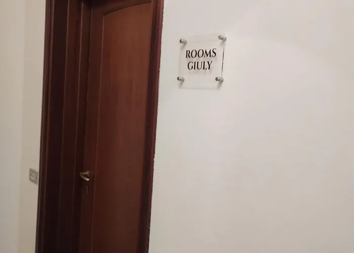 Palazzo Cusani Charming Pensión 4*